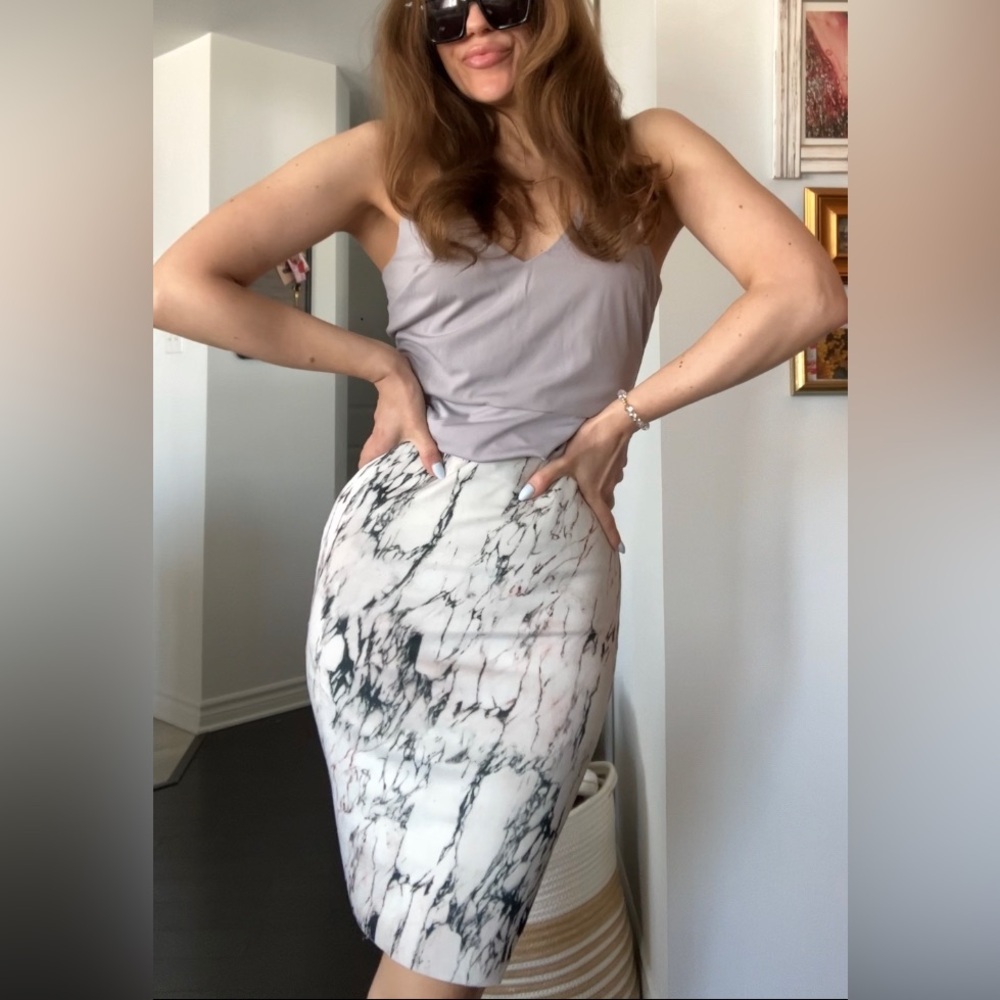 Marble like pencil white skirt